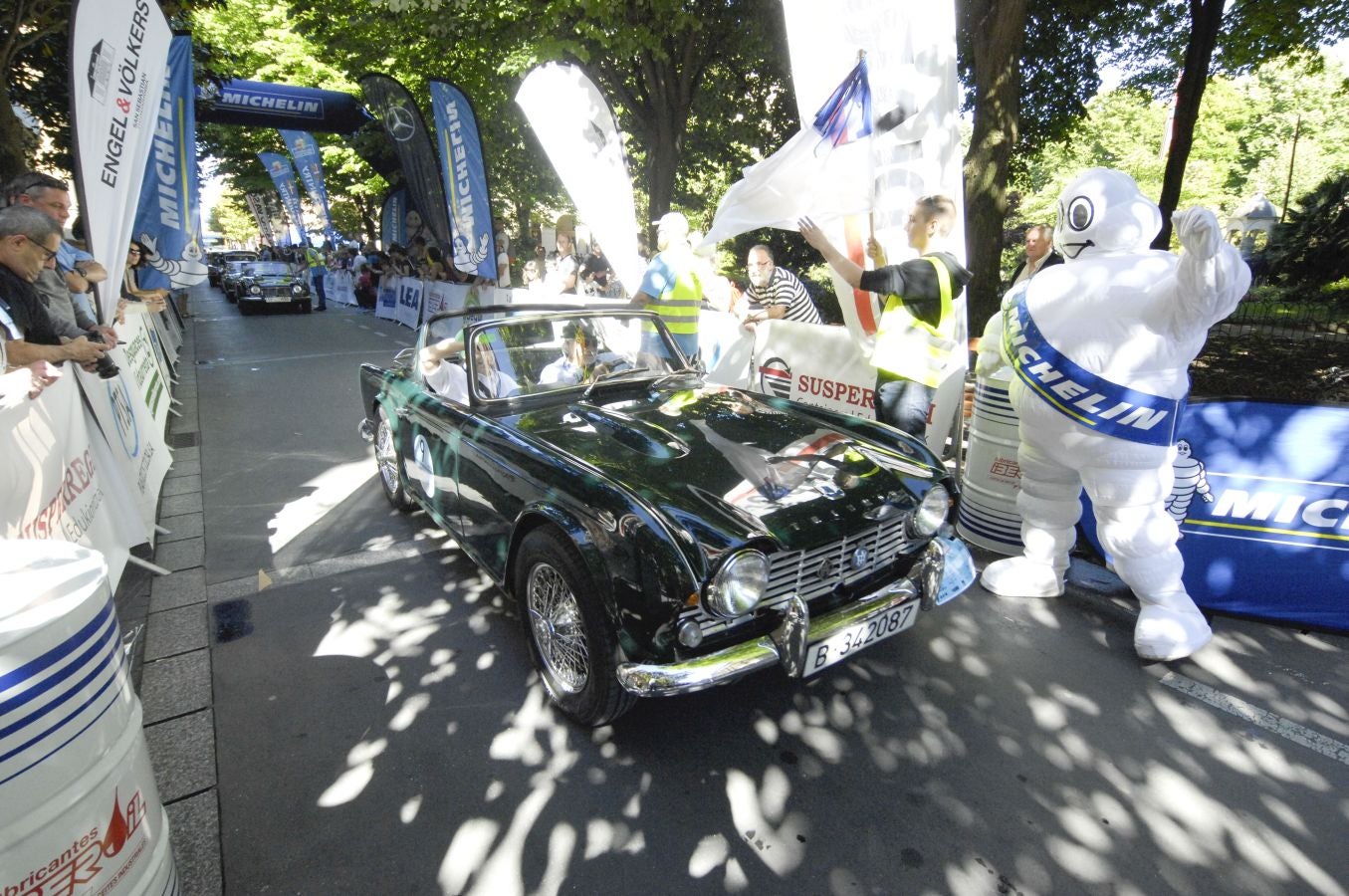 Donostia ha sido el epicentro del automovilismo clásico al celebrarse la tercera edición de la San Sebastián Circuit Spirit. Más de 80 vehículos clásicos, desde 1923 al 1969, y deportivos actuales de alta gama, han recorrido parte de Gipuzkoa y de Iparralde.