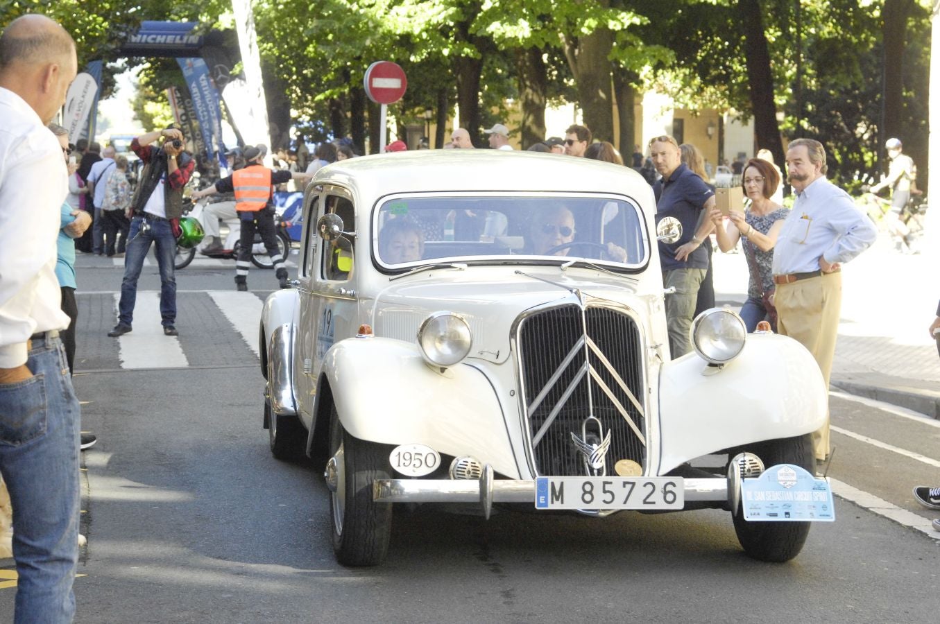 Donostia ha sido el epicentro del automovilismo clásico al celebrarse la tercera edición de la San Sebastián Circuit Spirit. Más de 80 vehículos clásicos, desde 1923 al 1969, y deportivos actuales de alta gama, han recorrido parte de Gipuzkoa y de Iparralde.