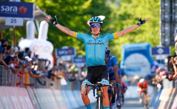 Pello Bilbao, celebra su victoria en la vigésima etapa del Giro de Italia.