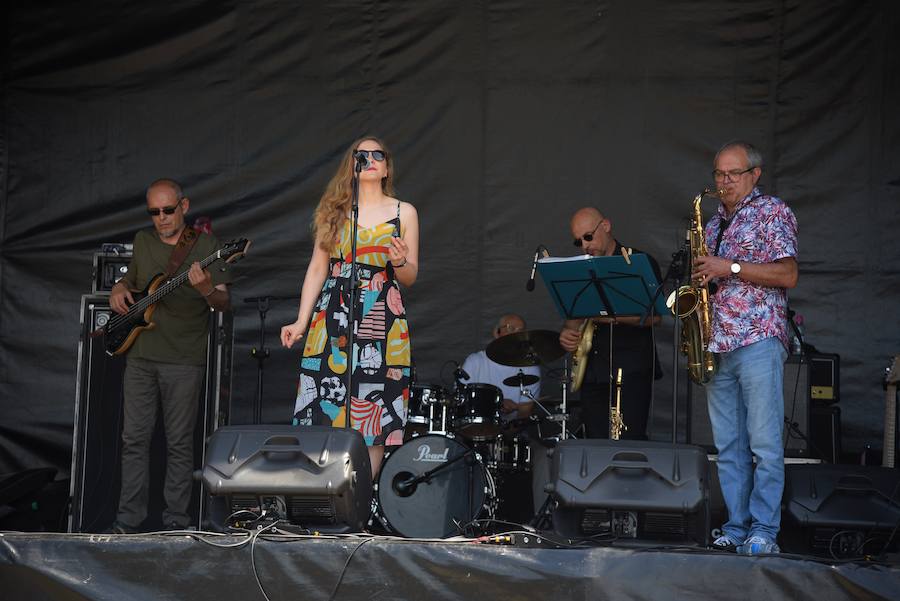 Basoka, el minifestival musical que todos los años se celebra entre los árboles del bosque de Miramón, se ha convertido en una de las citas ineludibles de Olatu Talka. Esta vez Basoka recupera su formato habitual con funciones con un marcado color folkie, 