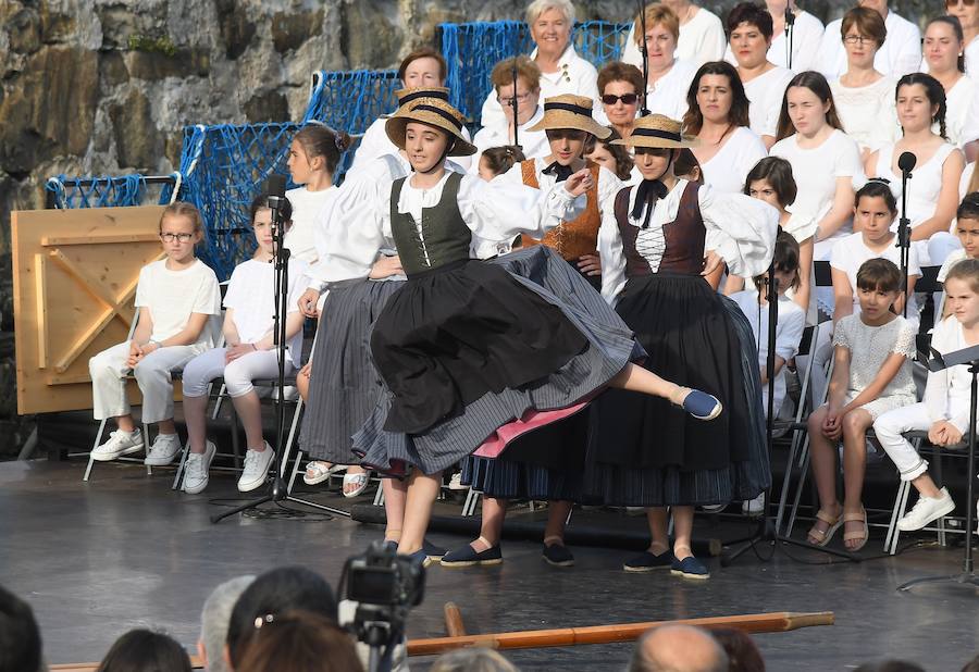 Basoka, el minifestival musical que todos los años se celebra entre los árboles del bosque de Miramón, se ha convertido en una de las citas ineludibles de Olatu Talka. Esta vez Basoka recupera su formato habitual con funciones con un marcado color folkie, 