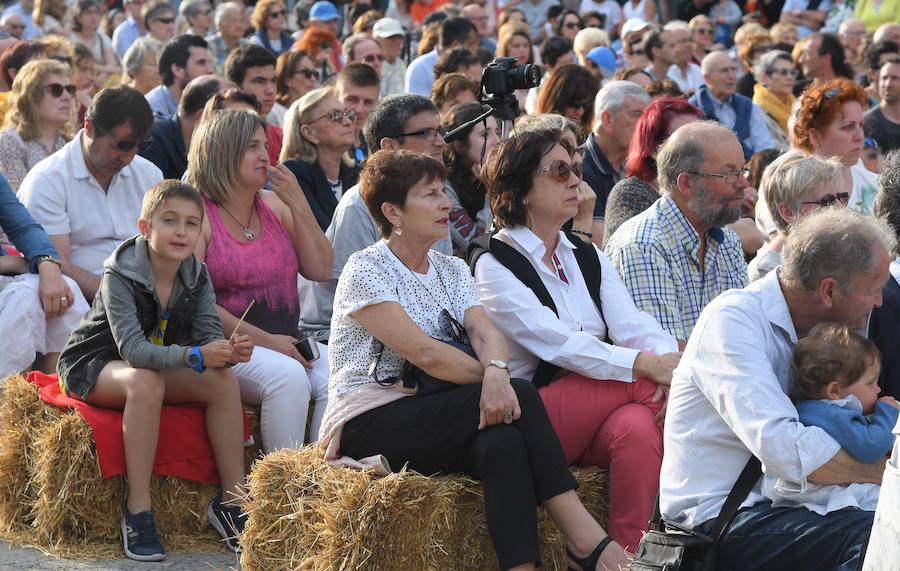 Basoka, el minifestival musical que todos los años se celebra entre los árboles del bosque de Miramón, se ha convertido en una de las citas ineludibles de Olatu Talka. Esta vez Basoka recupera su formato habitual con funciones con un marcado color folkie, 
