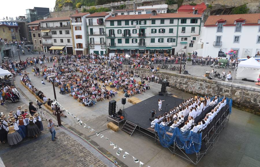 Basoka, el minifestival musical que todos los años se celebra entre los árboles del bosque de Miramón, se ha convertido en una de las citas ineludibles de Olatu Talka. Esta vez Basoka recupera su formato habitual con funciones con un marcado color folkie, 