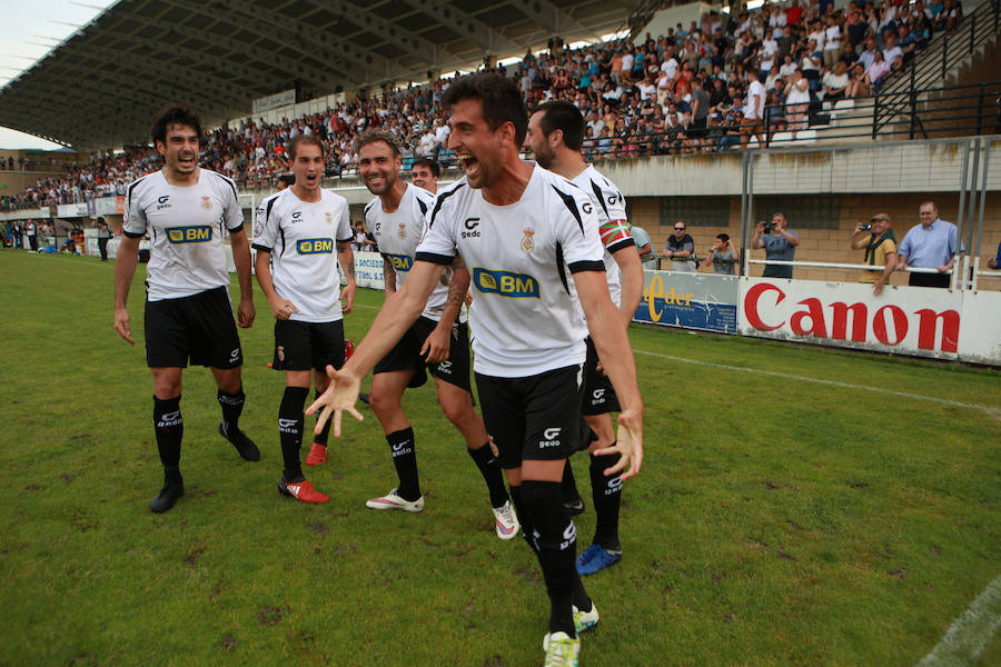 Los irundarras se impusieron por 2-0 al Jumilla para certificar la permanencia en 2ª B una temparada más