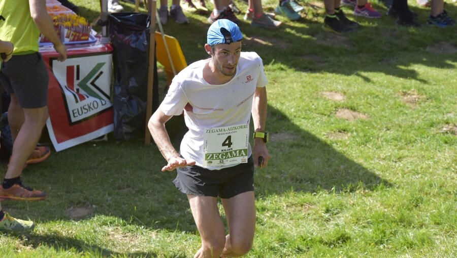 Zegama - Aizkorri ha recibido la visita de cientos de participantes y curiosos que han decidido disfrutar del buen tiempo con el mejor deporte al aire libre. 