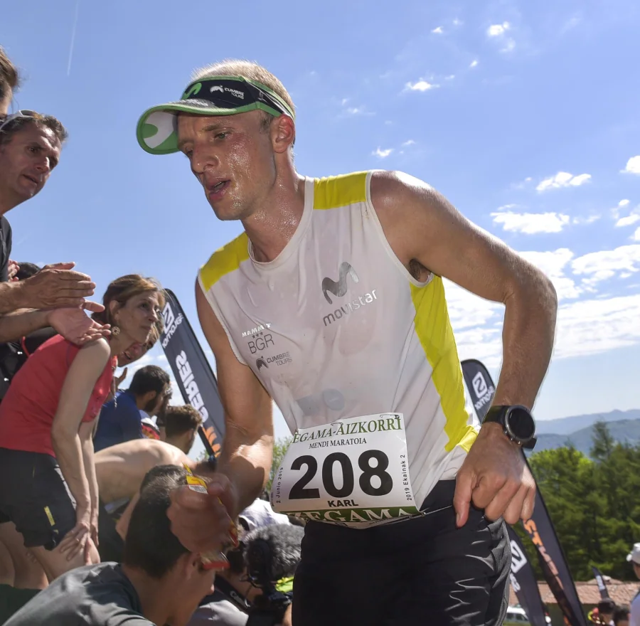 Zegama - Aizkorri ha recibido la visita de cientos de participantes y curiosos que han decidido disfrutar del buen tiempo con el mejor deporte al aire libre. 