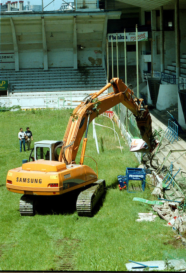 Se cumplen 20 años de que comenzara la demolición de Atotxa, hojar de la Real Sociedad hasta 1993 durante más de ochenta años.