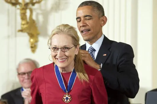 Meryl Streep recibió la Medalla de la Libertad en 2014 de manos del presidente Obama.