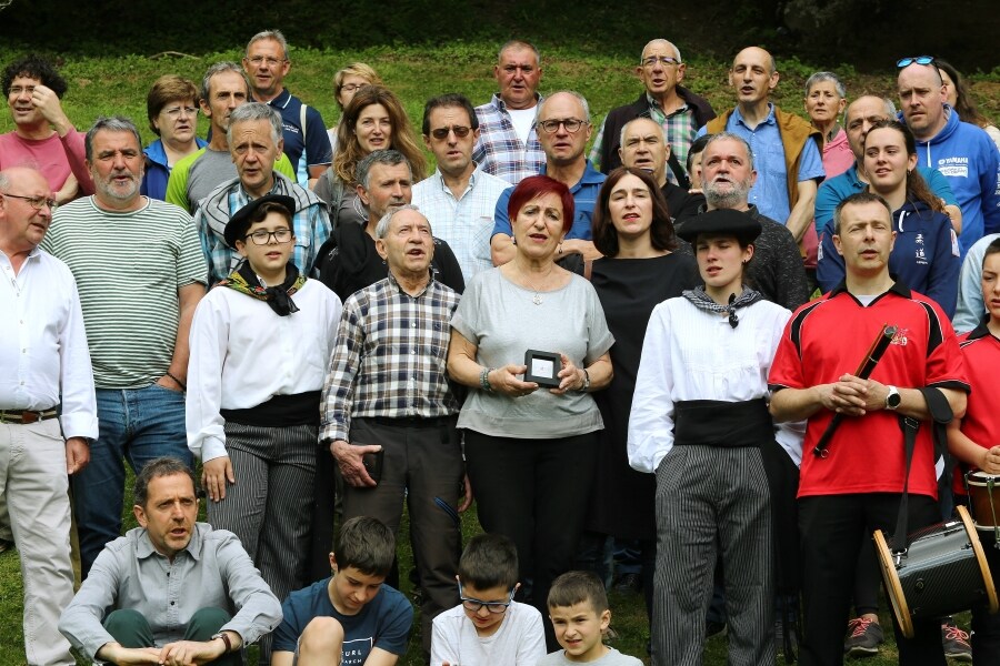 Ekainberri ha vivido una de sus jornadas más especiales del año. Ekainfest transformó el valle de Sastarrain en un gran campamento de la Prehistoria, donde los asistentes, en su mayoría público familiar, pudieron ver cómo hacían fuego nuestros antepasados de hace 14.000 años, cómo vestían o cómo cazaban.