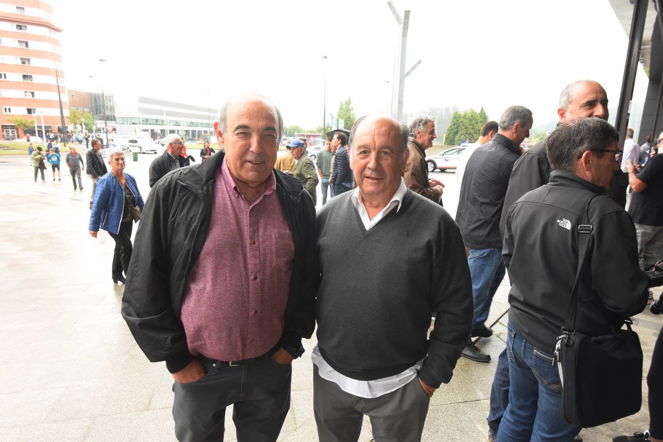 La final entre Irribarria y Urrutikoetxea ha reunido a miles de personas en Bilbao, entre las que estaban Iñigo Urkullu o Lorenzo Juarros. 