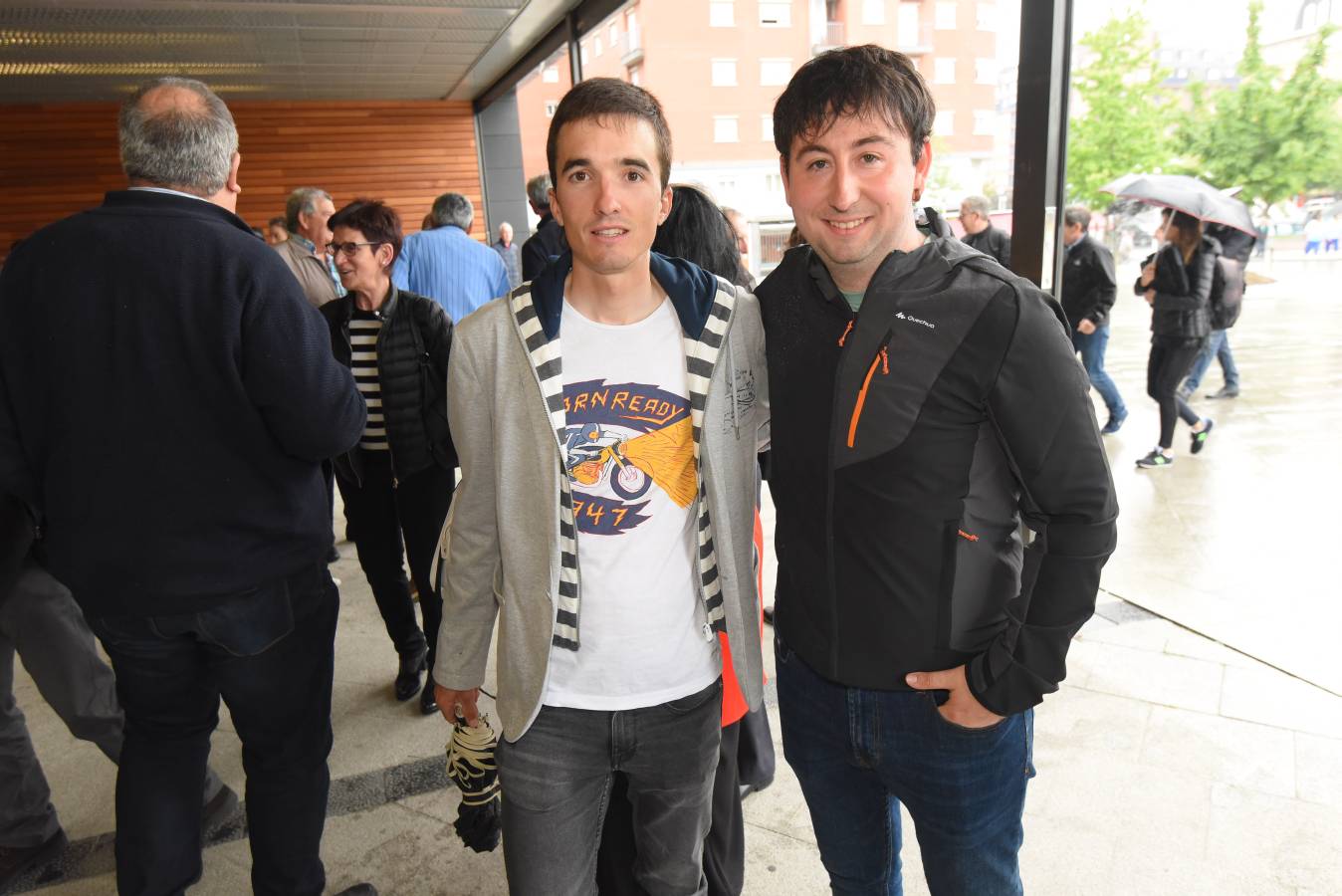 La final entre Irribarria y Urrutikoetxea ha reunido a miles de personas en Bilbao, entre las que estaban Iñigo Urkullu o Lorenzo Juarros. 