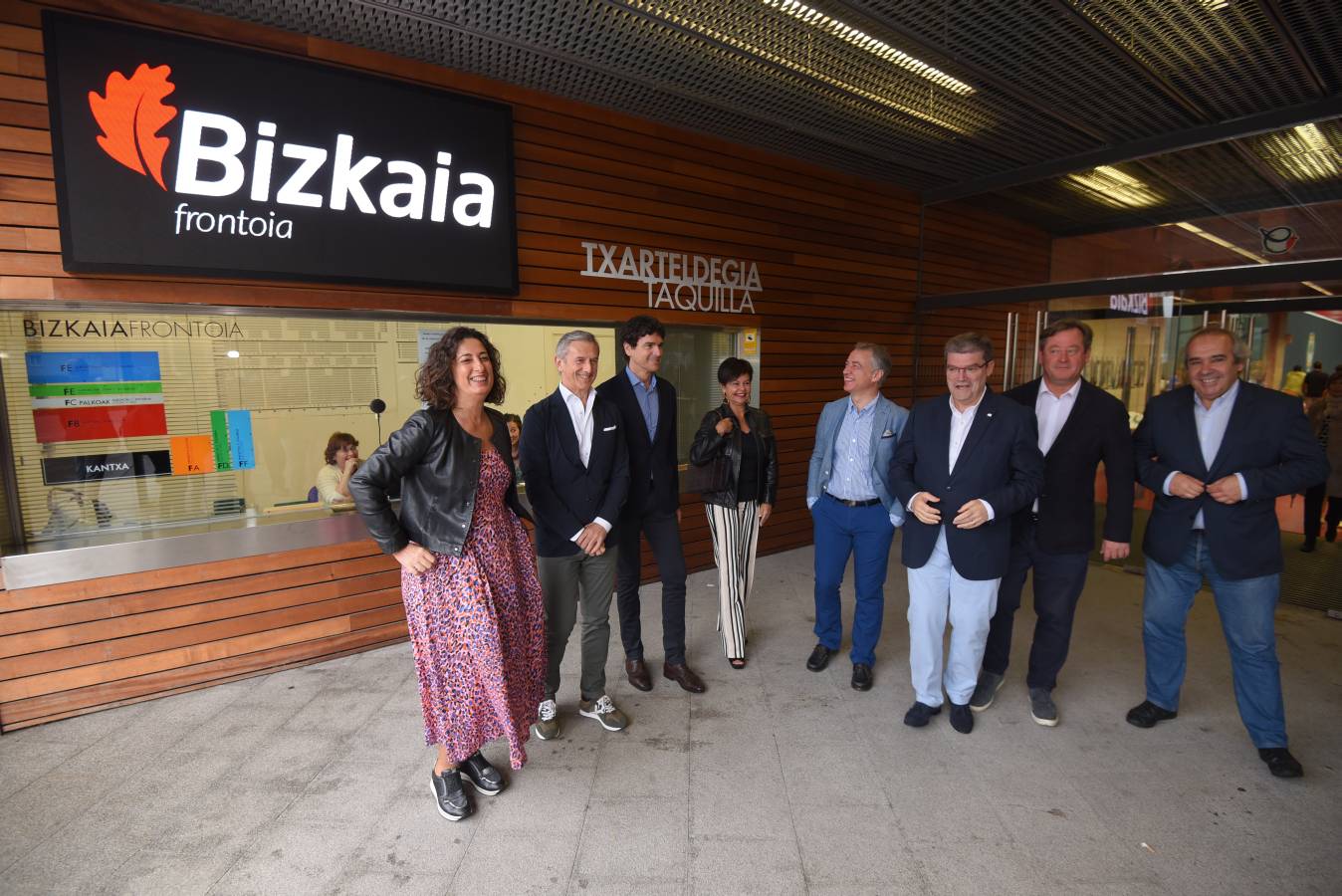 La final entre Irribarria y Urrutikoetxea ha reunido a miles de personas en Bilbao, entre las que estaban Iñigo Urkullu o Lorenzo Juarros. 