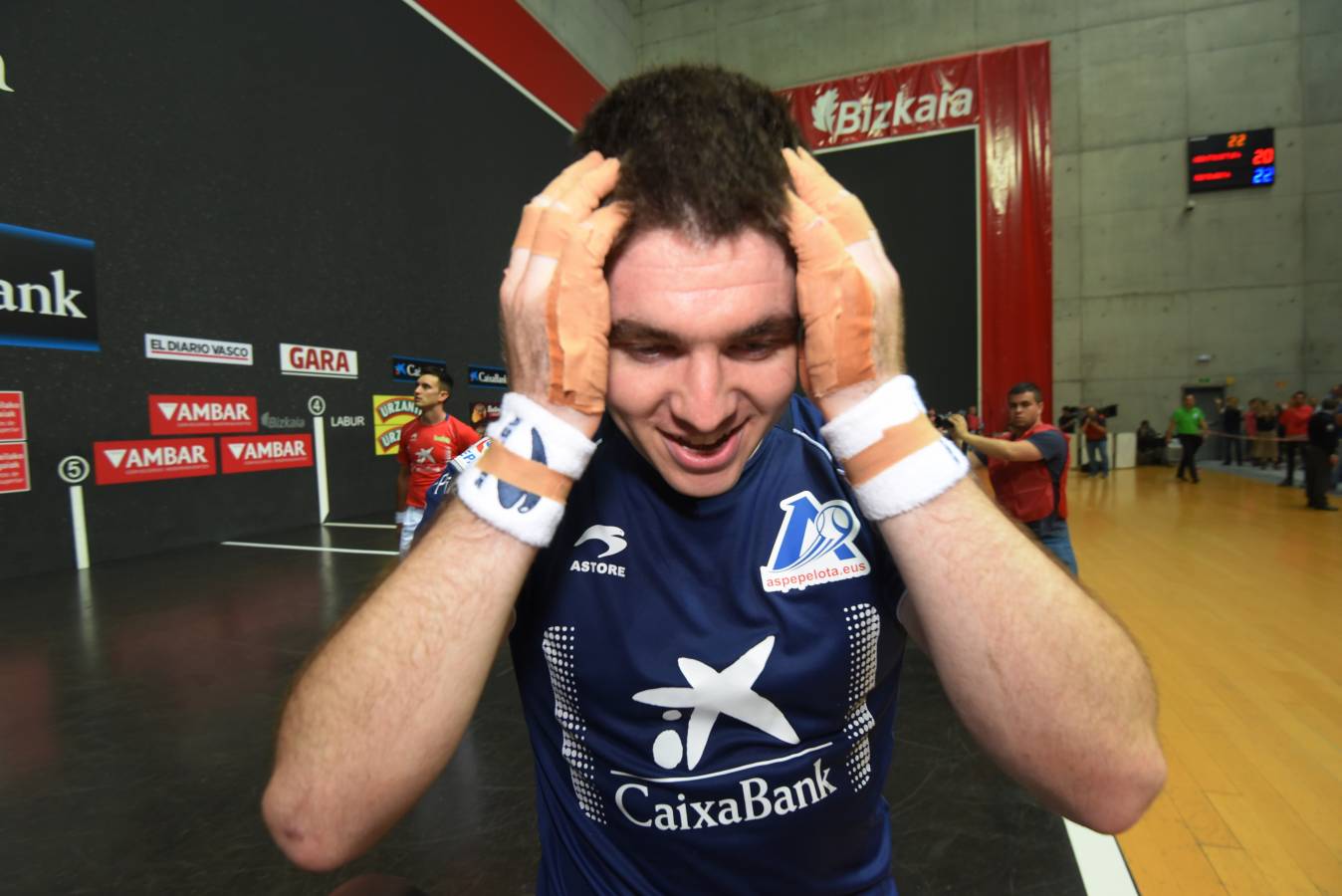 El de Arama se ha impuesto en una disputada final del Manomanista. Urrutikoetxea le ha plantado cara, pero el vizcaíno no ha podido con la fuerza del pelotari guipuzcoano.
