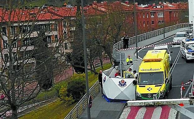 La madrugada del 3 de marzo fue hallado el cuerpo sin vida de un bebé debajo de un coche en Arrasate. 