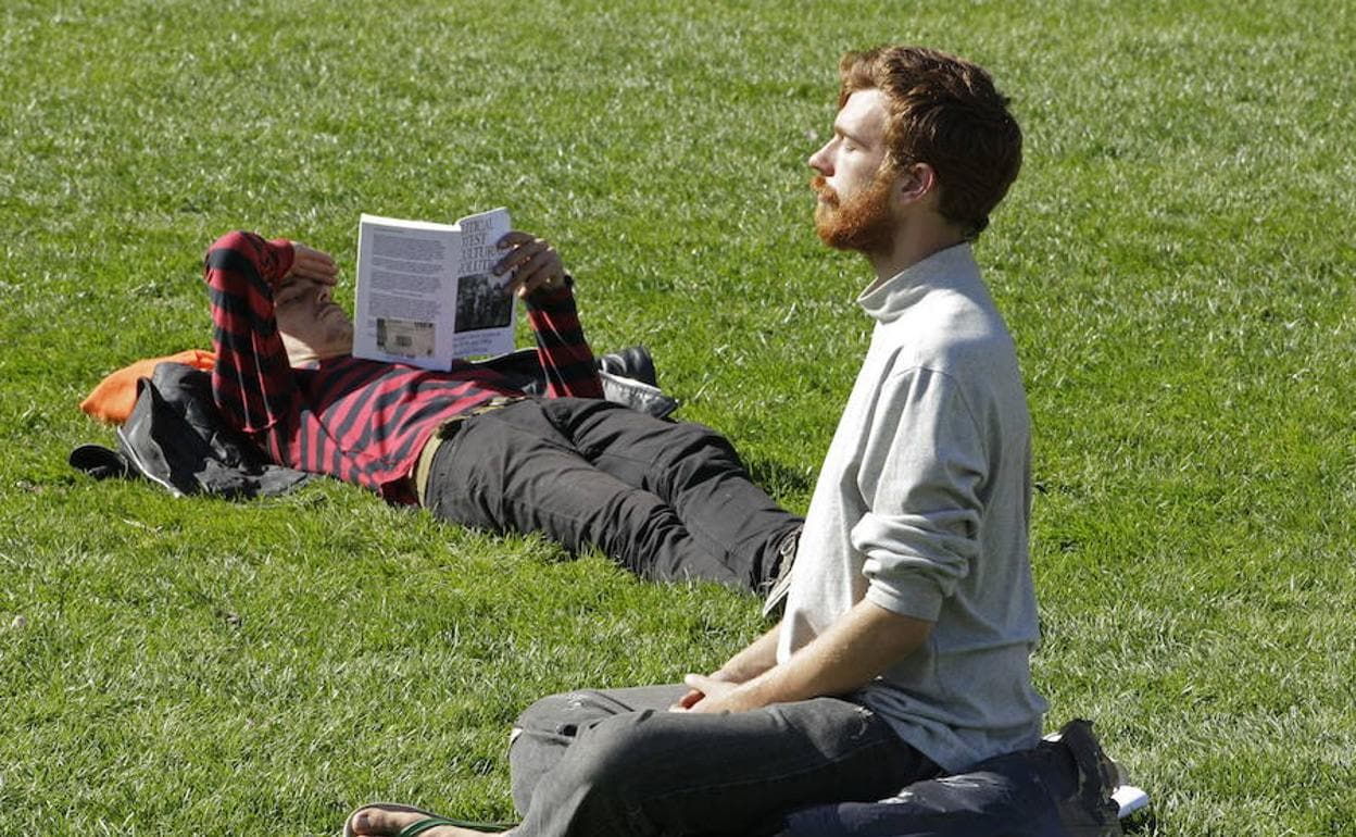 Relajarse sin soltar el móvil: el 'boom' de las aplicaciones de meditación