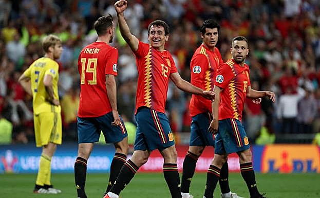 Oyarzabal marca en la victoria de España