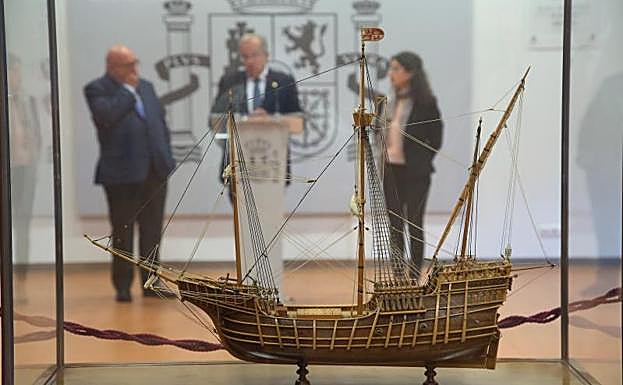 Una de las piezas que se exhiben en el nuevo recinto es esta maqueta de la nao Victoria. 