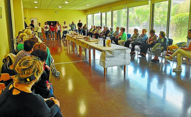 Reunión de mujeres de Egia, Ategorrieta y Altza con técnicos, para poner en común sus trabajos sobre el cambio climático.