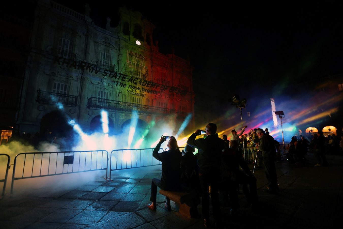El Festival Luz y Vanguardias de Salamanca ha cerrado este domingo su cuarta edición, con la proyección durante cuatro noches de obras audiovisuales de autores consagrados y jóvenes promesas, con los edificios históricos de la ciudad castellana como lienzo.
