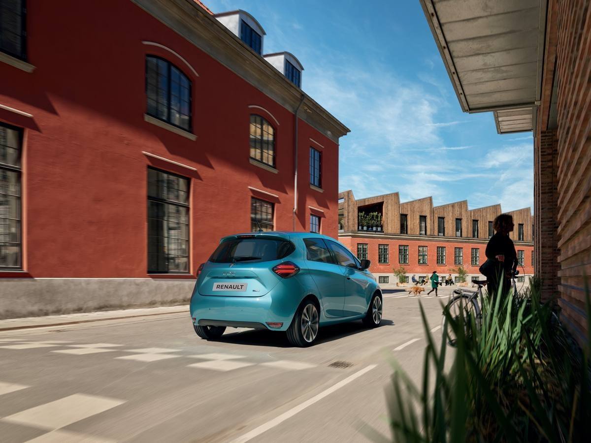 El eléctrico de Renault se renueva. La última versión, con una batería y motor más potentes, incrementa la autonomía hasta 390 kilómetros y mejora las prestaciones.