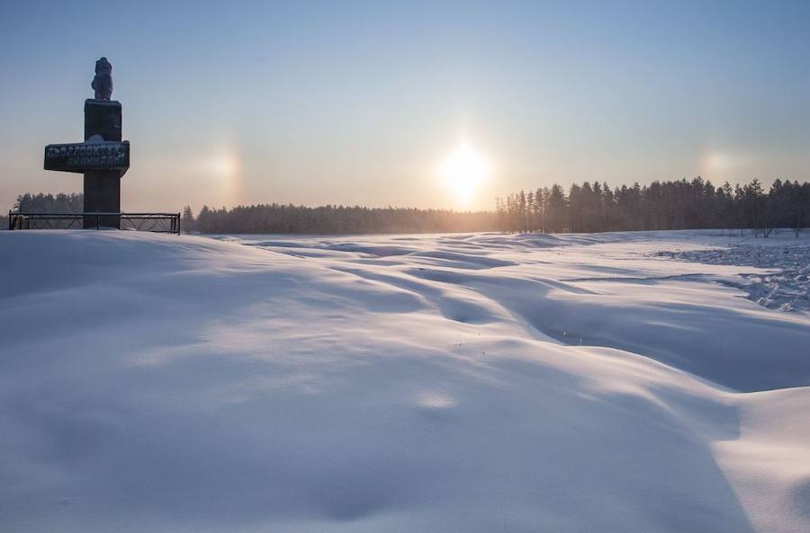 FRÍO | Oymyakon, en Rusia, es el asentamiento permanente de población más frío del mundo. Así lo indica, además, su nombre, que significa 'agua descongelada'. El 26 de enero de 1926 se registró allí la temperatura más baja de la historia en una población habitada: alcanzaron los -71,2 ºC.