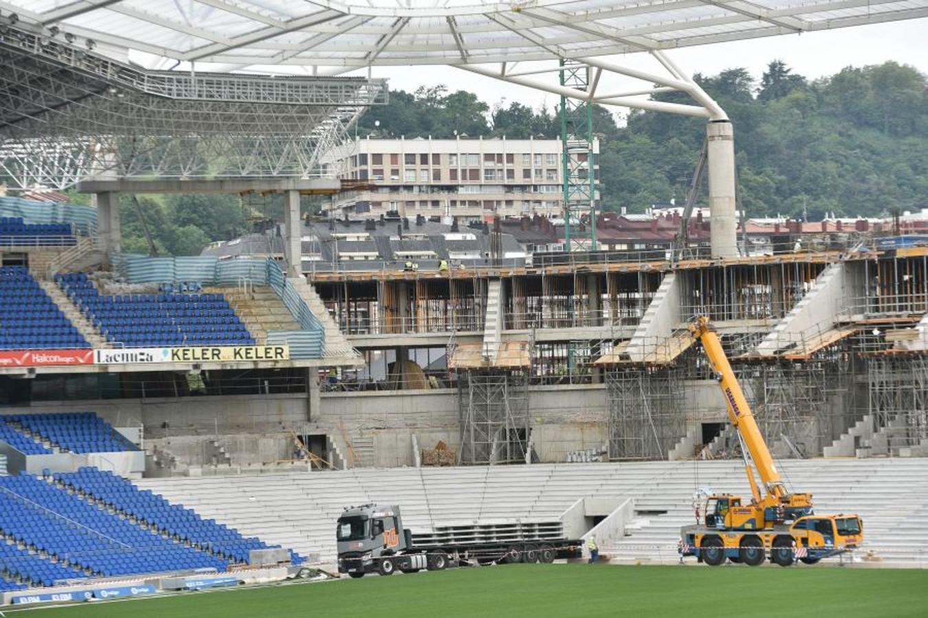 Los operarios han instalado las vigas de hormigón prefabricadas que ya dan forma al anillo inferior y el superior va cogiendo forma