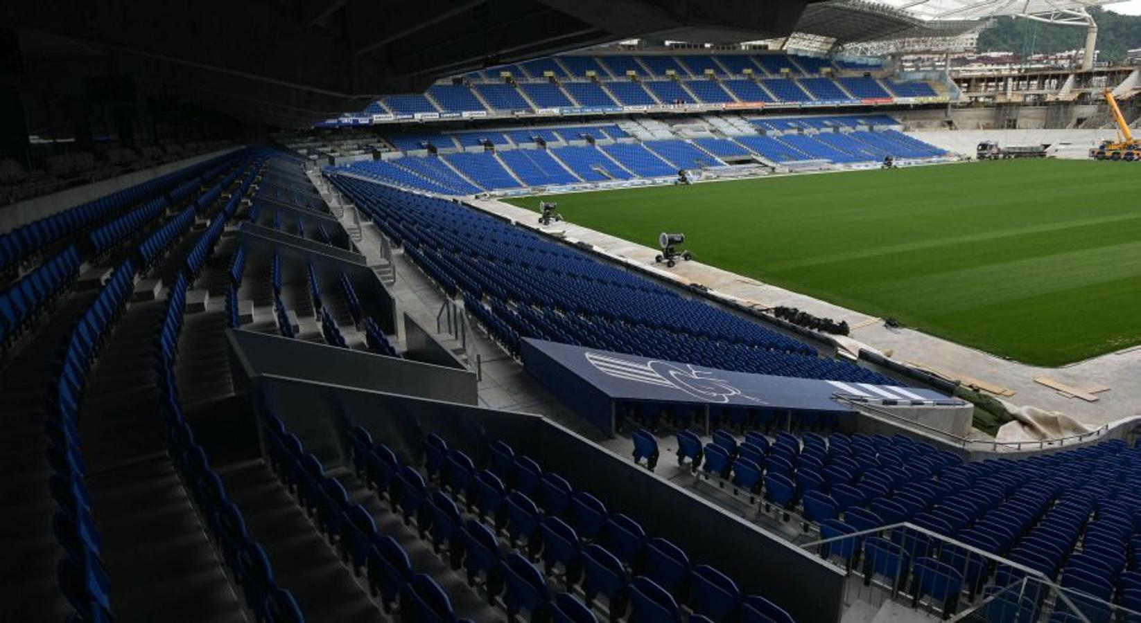 Los operarios han instalado las vigas de hormigón prefabricadas que ya dan forma al anillo inferior y el superior va cogiendo forma