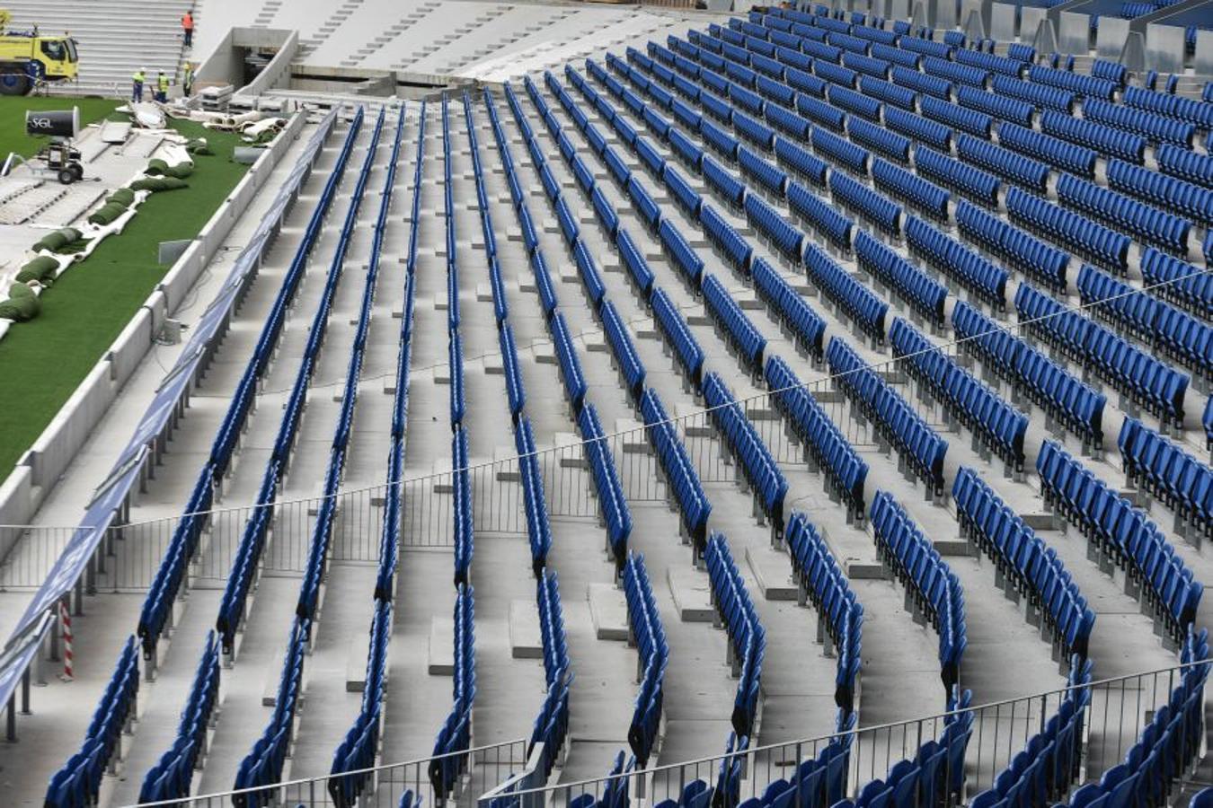 Los operarios han instalado las vigas de hormigón prefabricadas que ya dan forma al anillo inferior y el superior va cogiendo forma