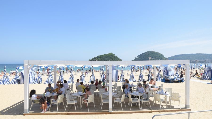 En Donostia el calor se ha notado desde primera hora de la mañana.