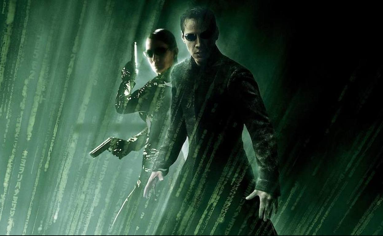 Neo (Keanu Reeves) y Trinity (Carrie-Anne Moss) tratarán de liberar a los humanos de la esclavitud de las máquinas.