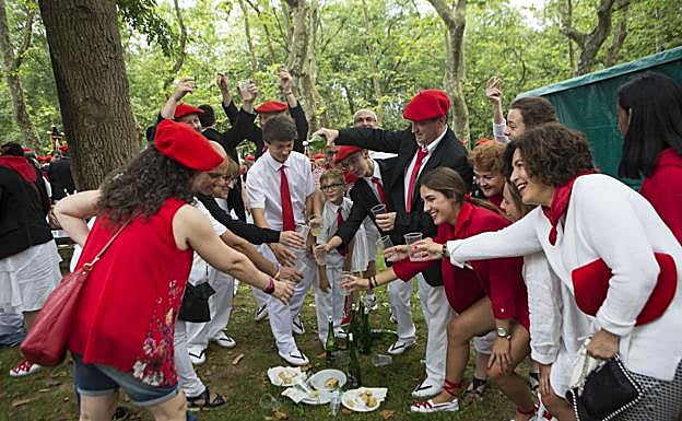 Galería. Los actos de la tarde del Alarde tradicional.