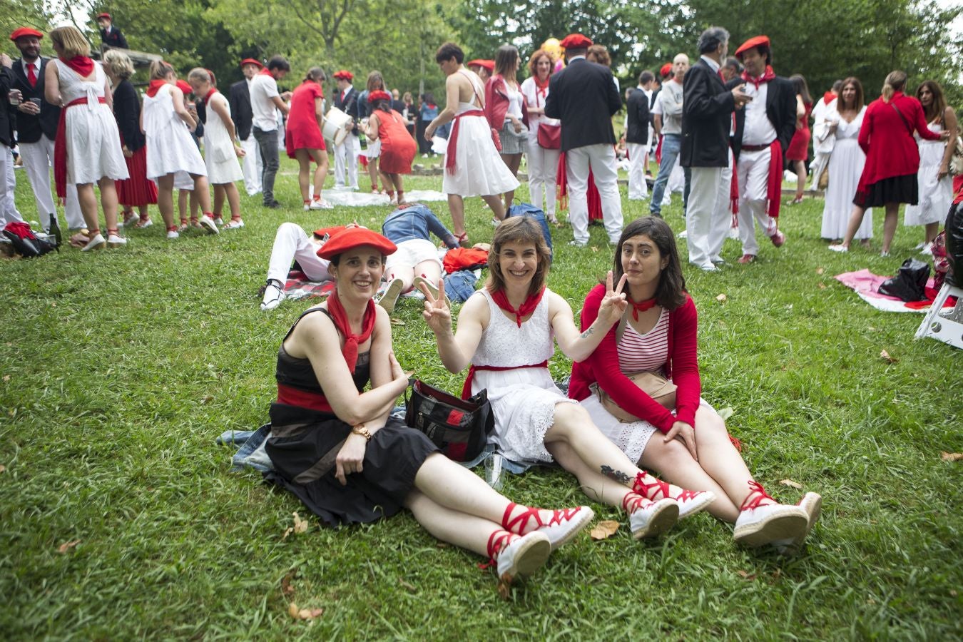 El Alarde tradicional, en su recorrido de por las calles de Irun esta tarde, integrado por 7.998 hombres y 19 cantineras.