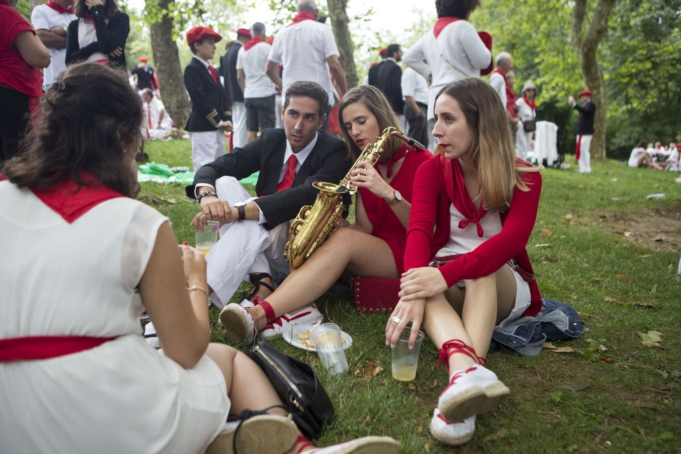 El Alarde tradicional, en su recorrido de por las calles de Irun esta tarde, integrado por 7.998 hombres y 19 cantineras.