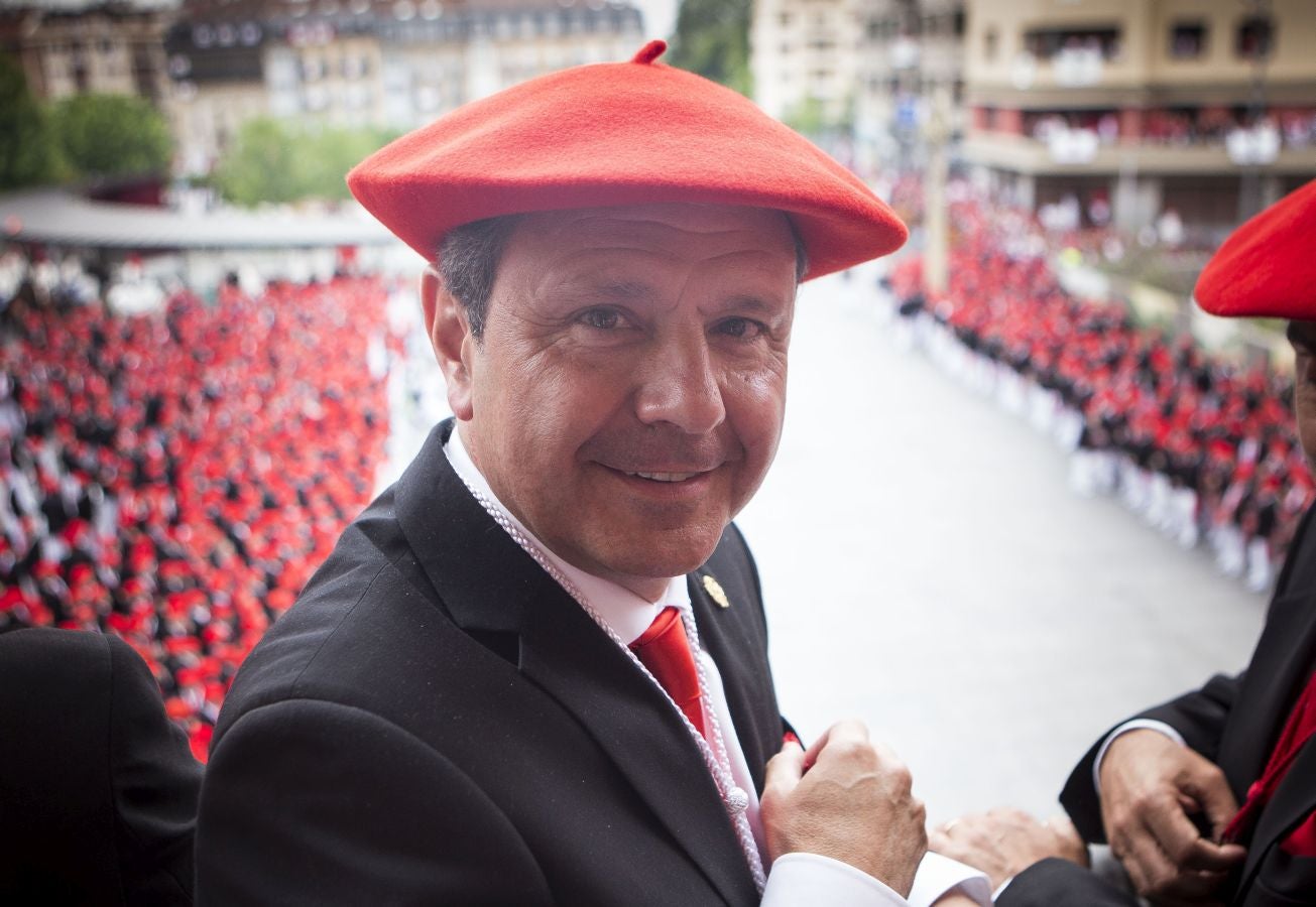 El Alarde tradicional, en su recorrido de por las calles de Irun esta tarde, integrado por 7.998 hombres y 19 cantineras.