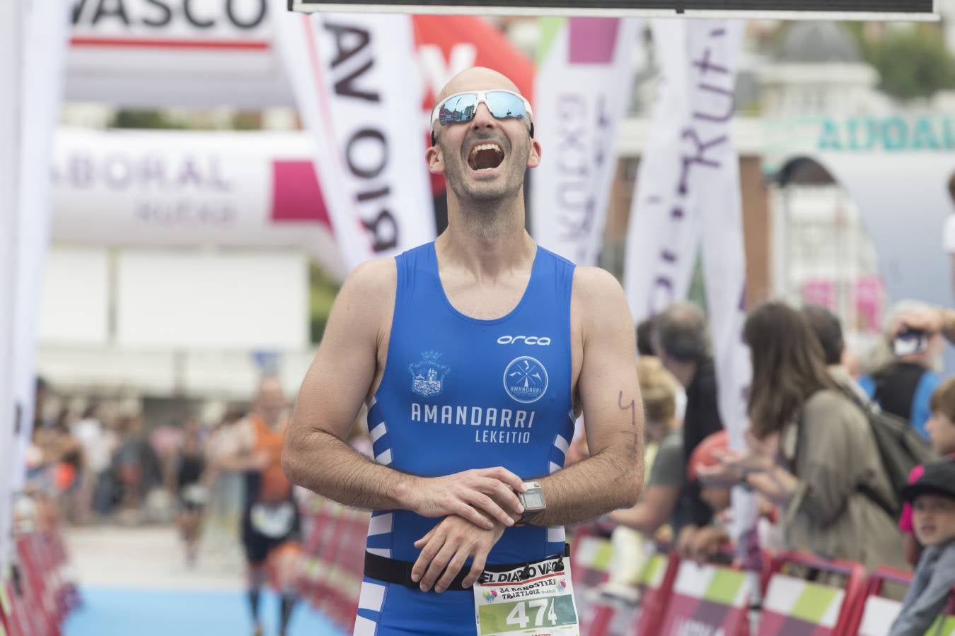 Más de 500 participantes han completado este triatlón donostiarra.
