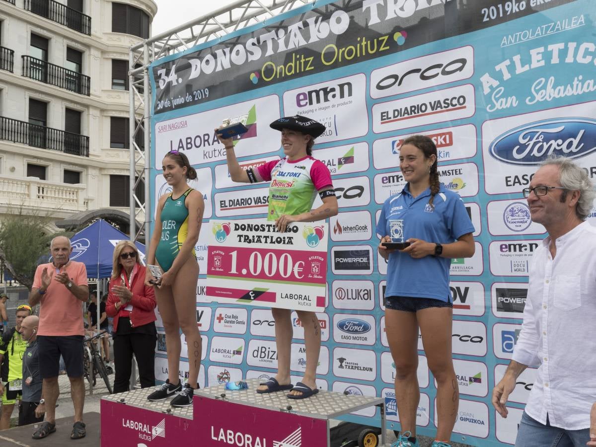 Más de 500 participantes han completado este triatlón donostiarra.