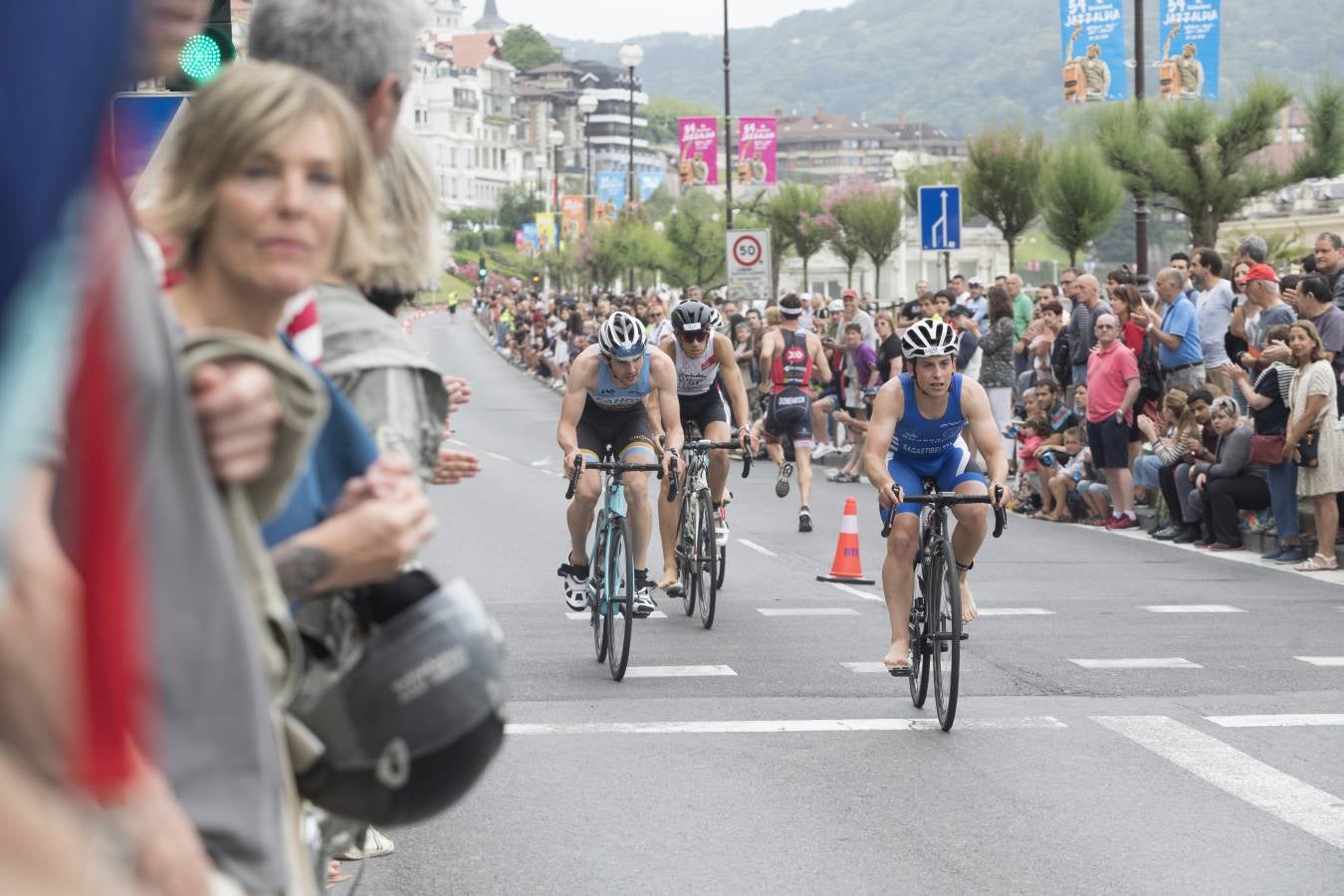 Más de 500 participantes han completado este triatlón donostiarra.