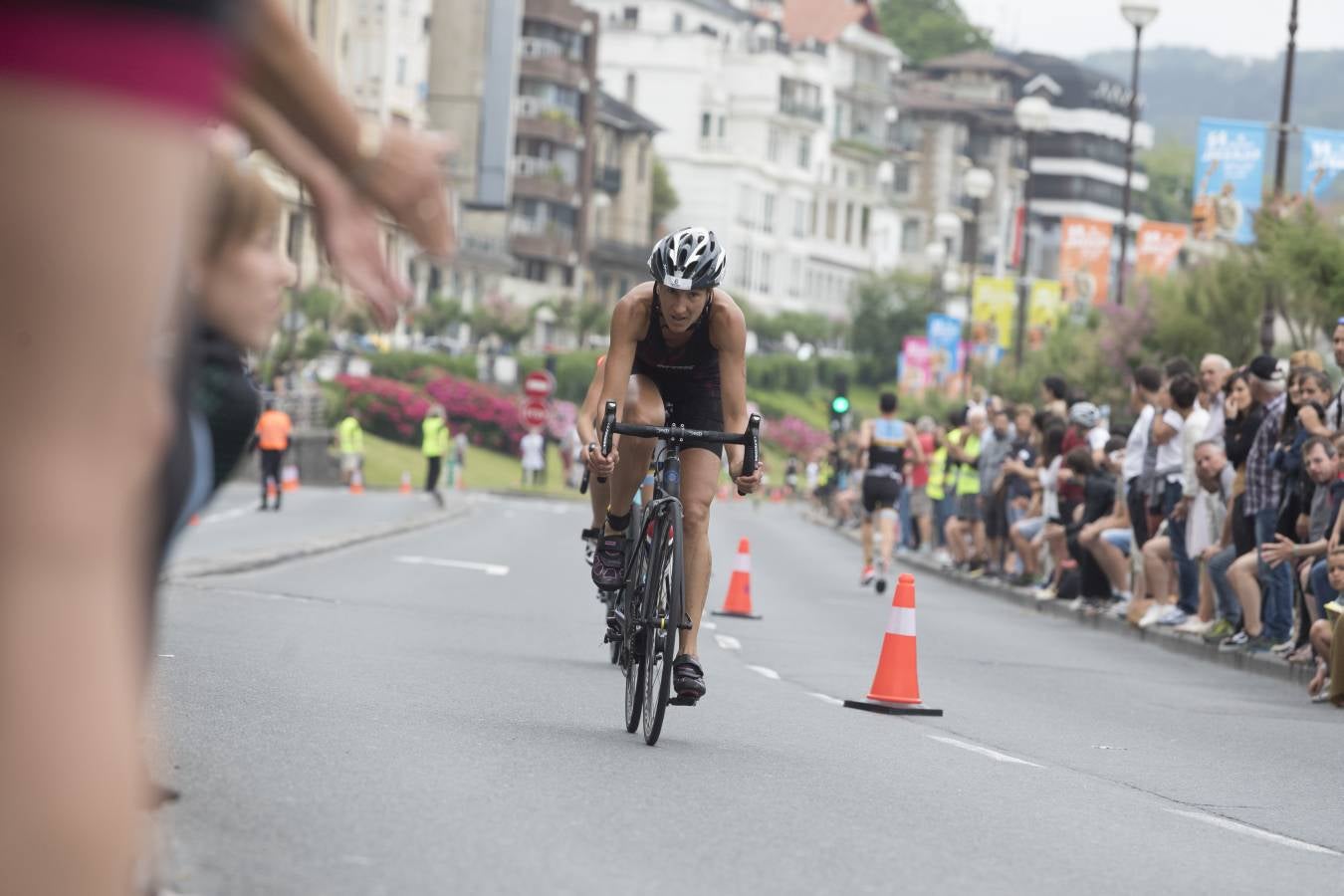 Más de 500 participantes han completado este triatlón donostiarra.