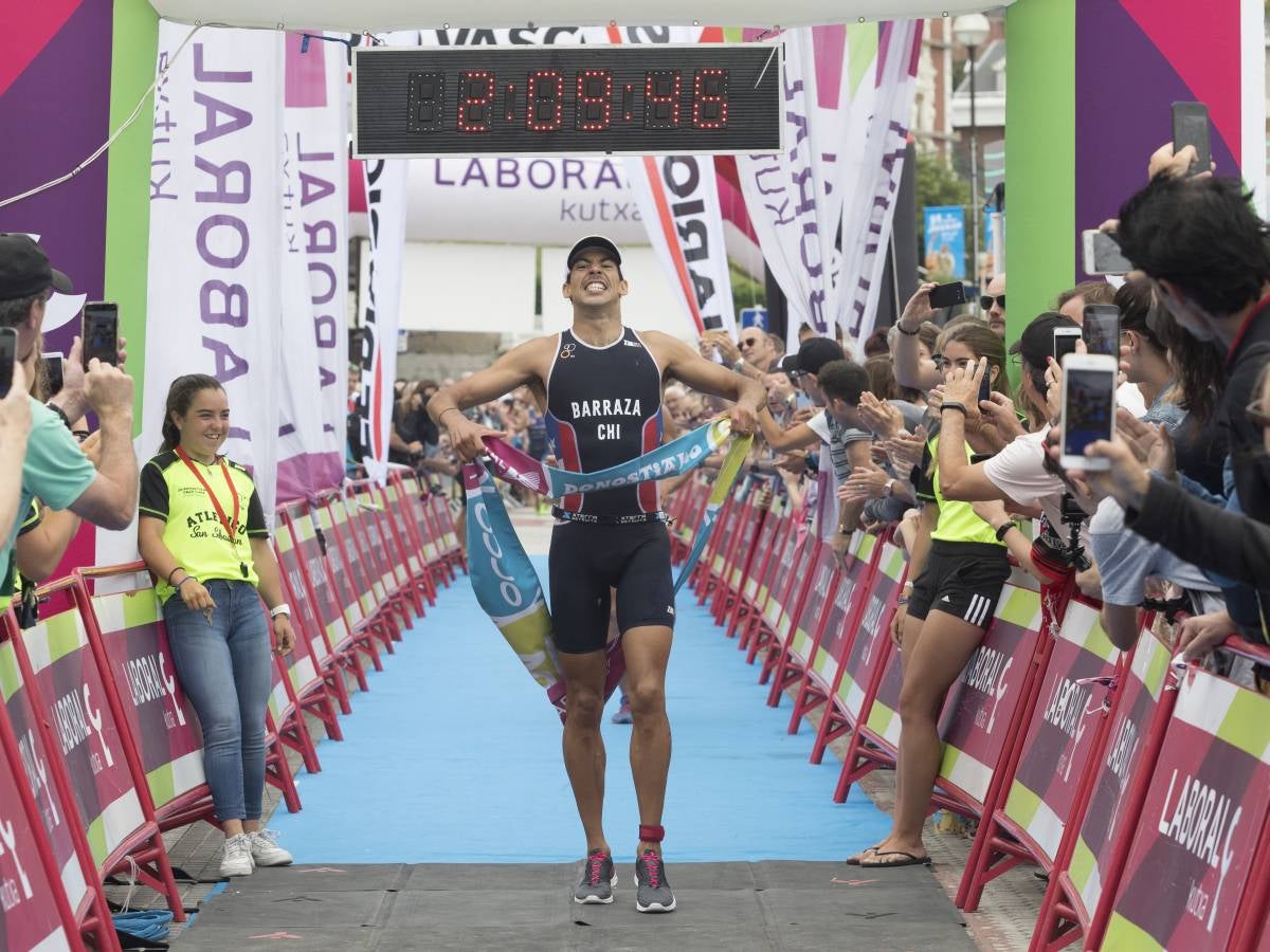 Más de 500 participantes han completado este triatlón donostiarra.