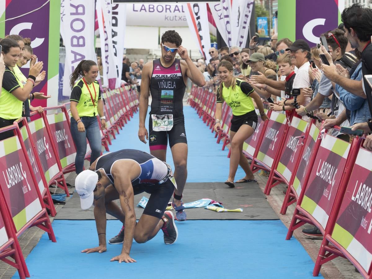 Más de 500 participantes han completado este triatlón donostiarra.