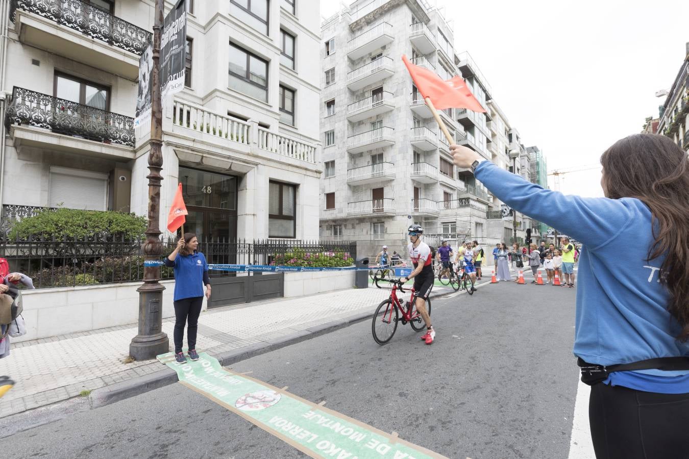 Más de 500 participantes han completado este triatlón donostiarra.