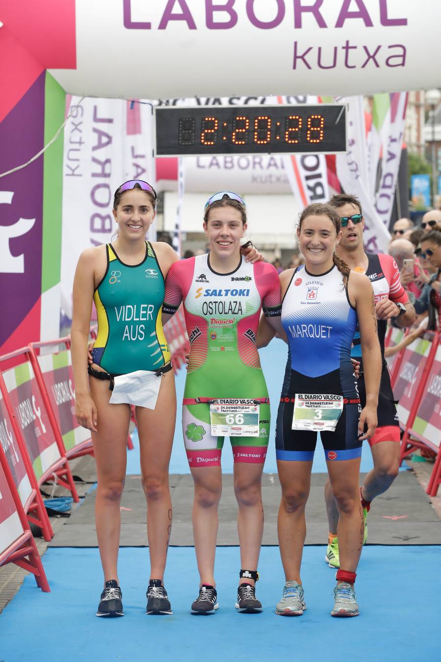 Más de 500 participantes han completado este triatlón donostiarra.