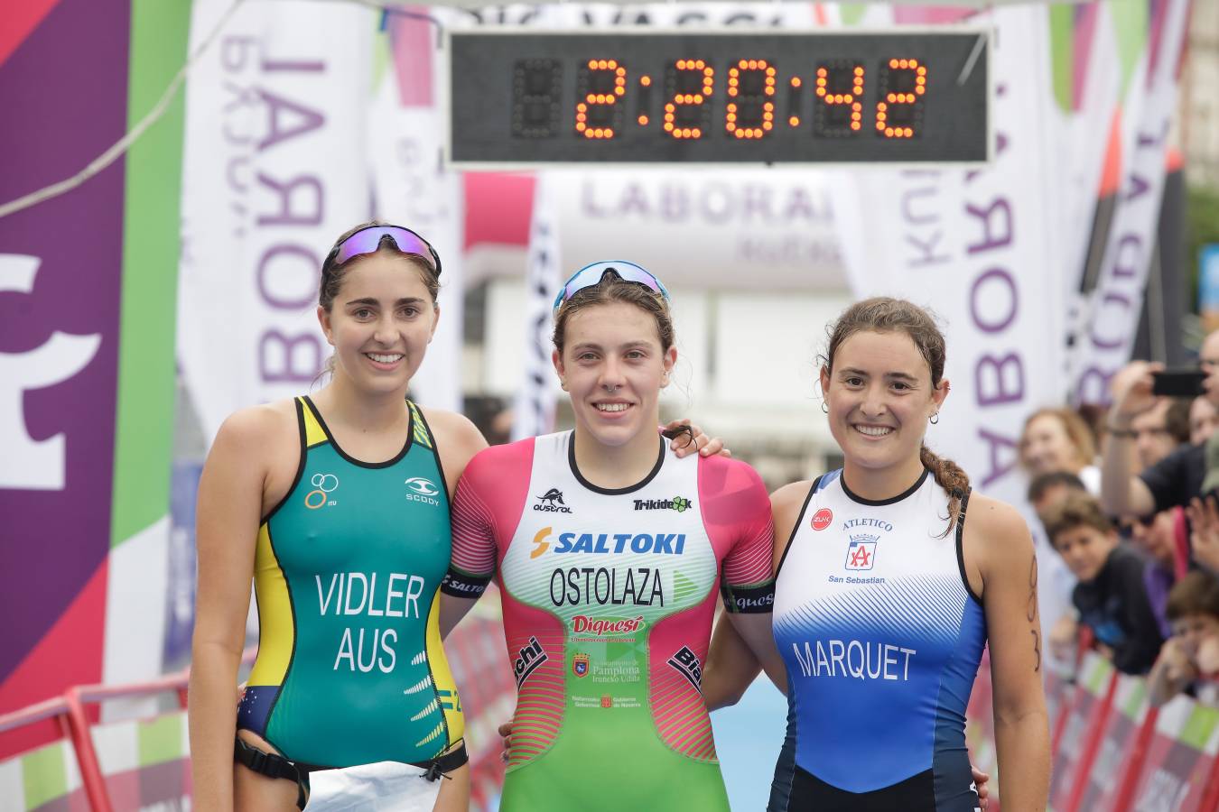 Más de 500 participantes han completado este triatlón donostiarra.