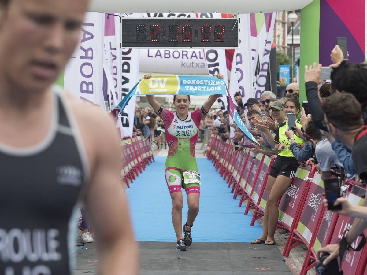 Más de 500 participantes han completado este triatlón donostiarra.