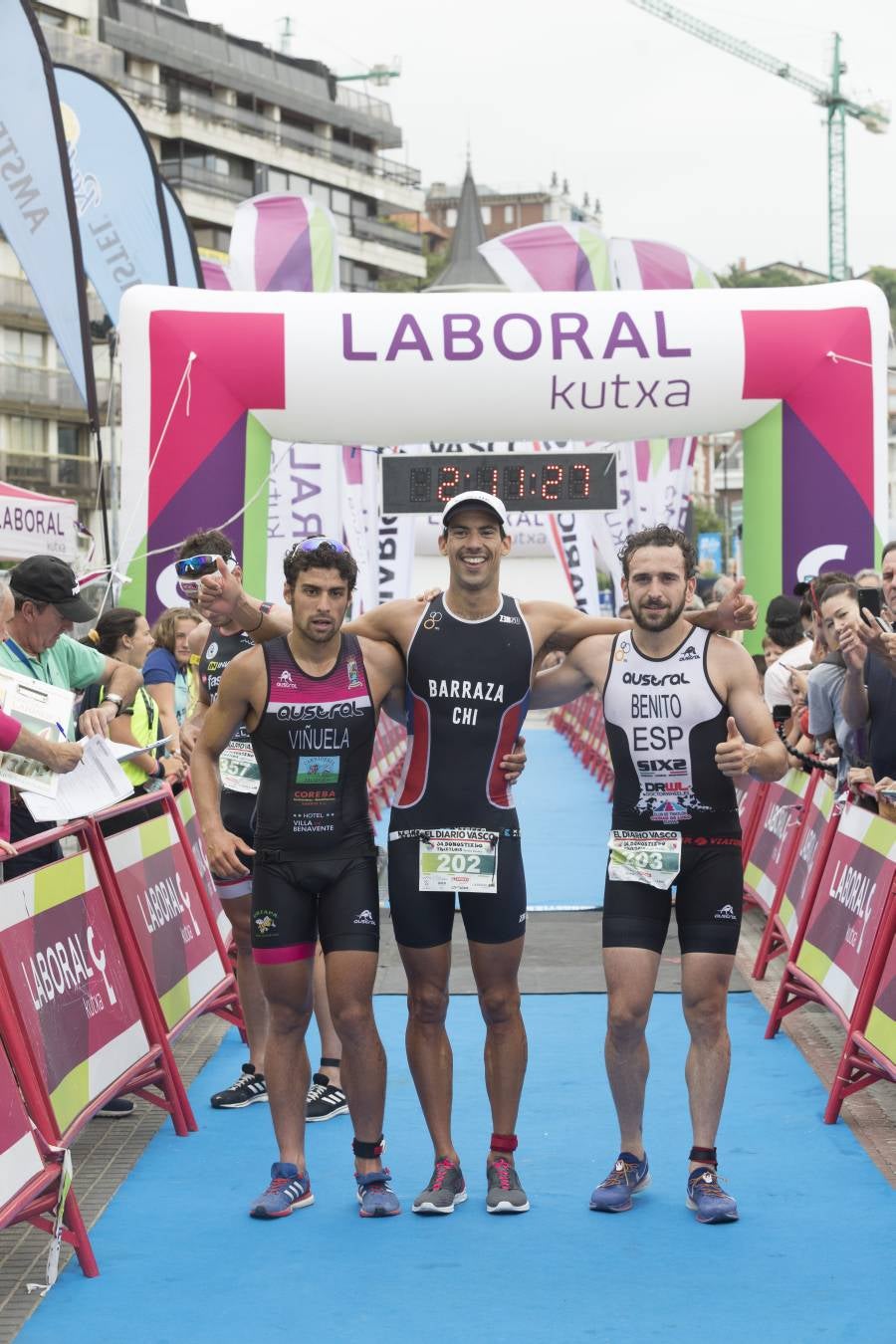 Más de 500 participantes han completado este triatlón donostiarra.