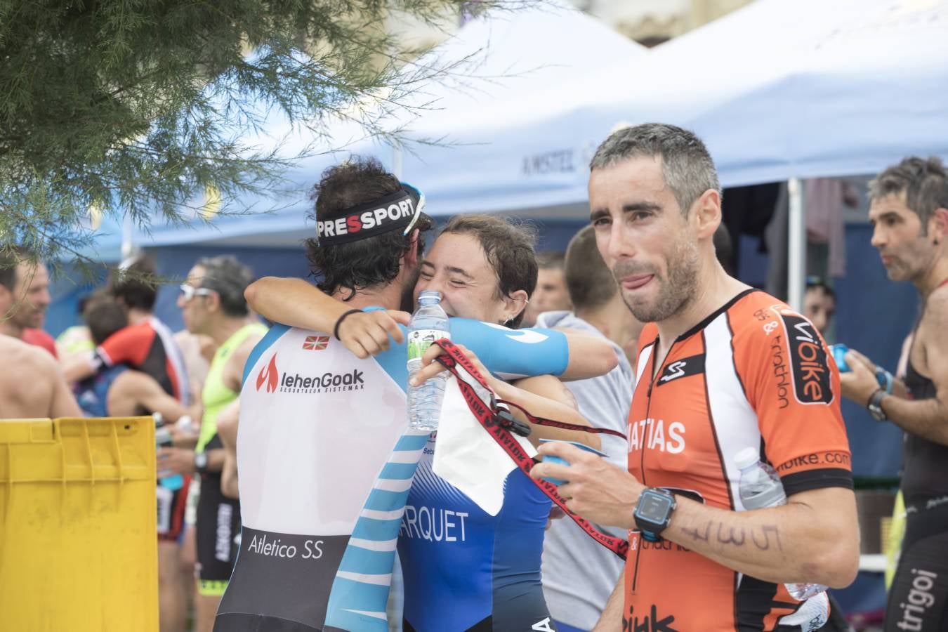Más de 500 participantes han completado este triatlón donostiarra.