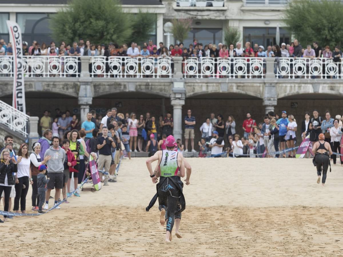 Más de 500 participantes han completado este triatlón donostiarra.