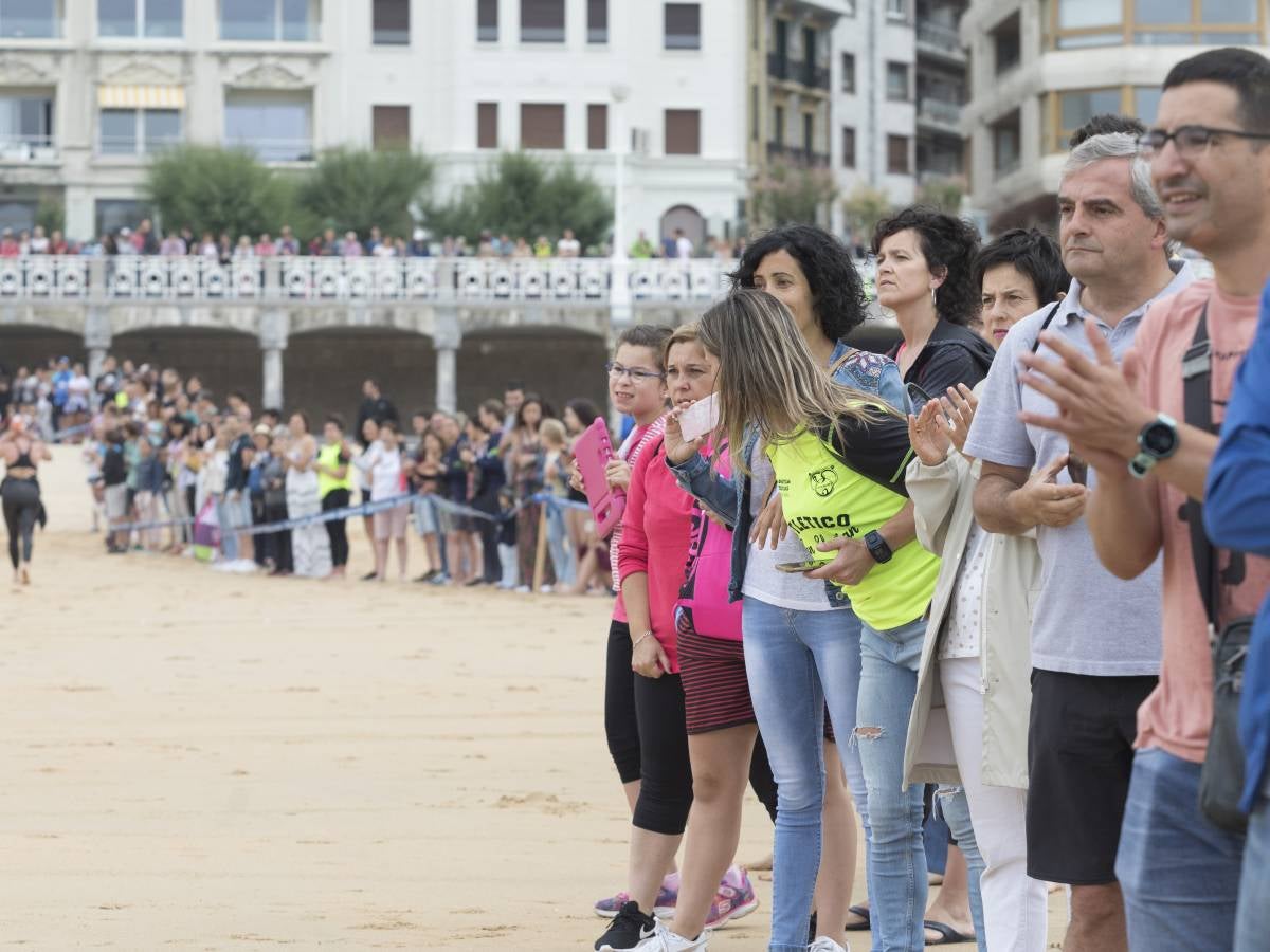 Más de 500 participantes han completado este triatlón donostiarra.