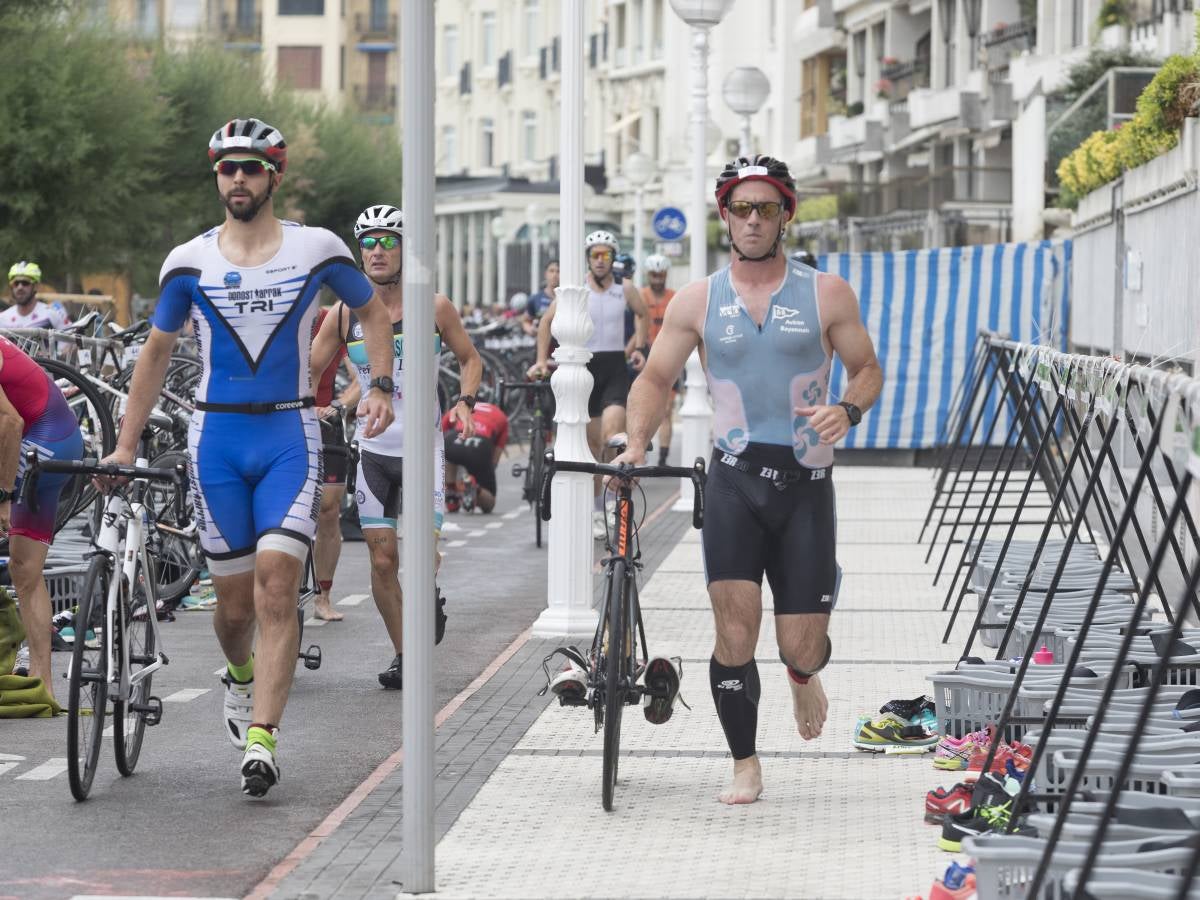 Más de 500 participantes han completado este triatlón donostiarra.