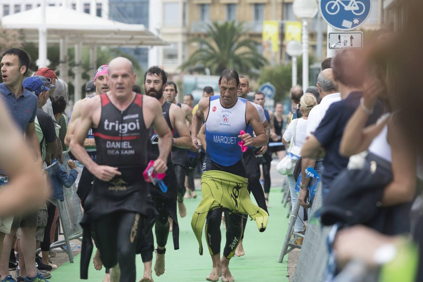 Más de 500 participantes han completado este triatlón donostiarra.